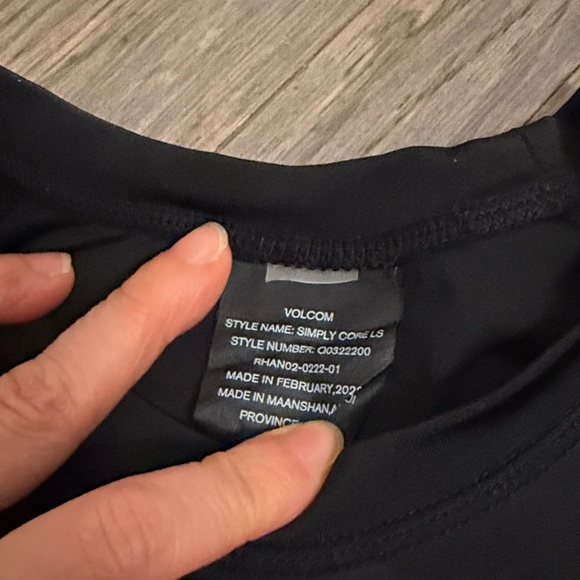 Volcom Rash Guard with White Logo - Picture 2 of 3